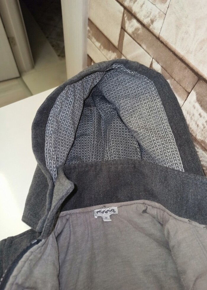 3 yaş çocuk kaban şık duruyor  - Görsel 4