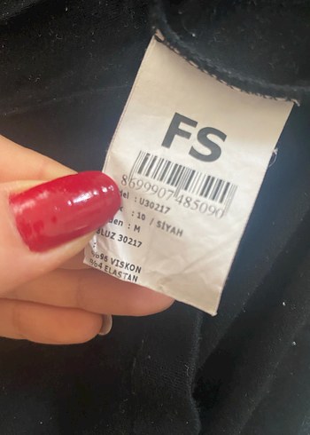 V Yaka Siyah Tişört - Görsel 4