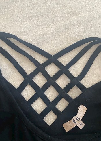 V Yaka Siyah Tişört - Görsel 3