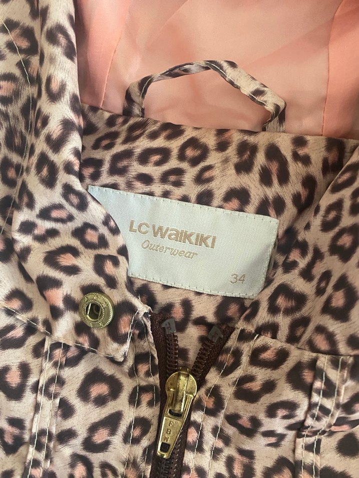 Kürklü Leopar Desenli Kapüşonlu Kadın Yağmurluk - Görsel 2