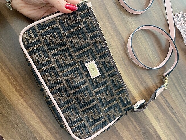 Fendi çapraz çanta