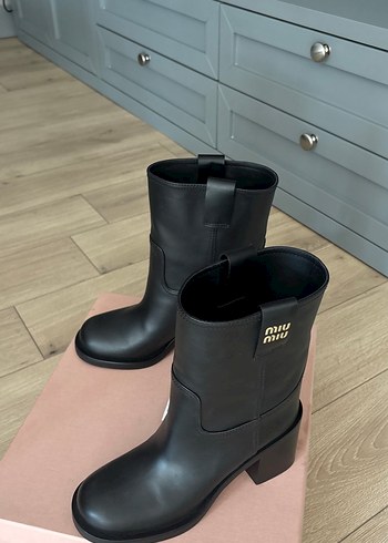 Miu Miu Miu Miu bot siyah