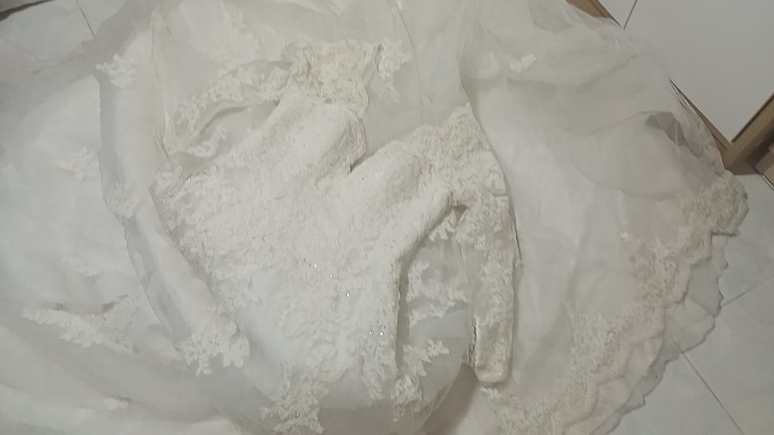 V Yaka Strappy Klasik Prenses Gelinlik - Görsel 4