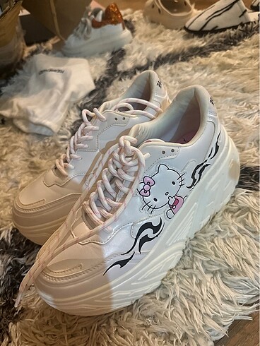 39 Beden Bershka hello kitty ayakkabı