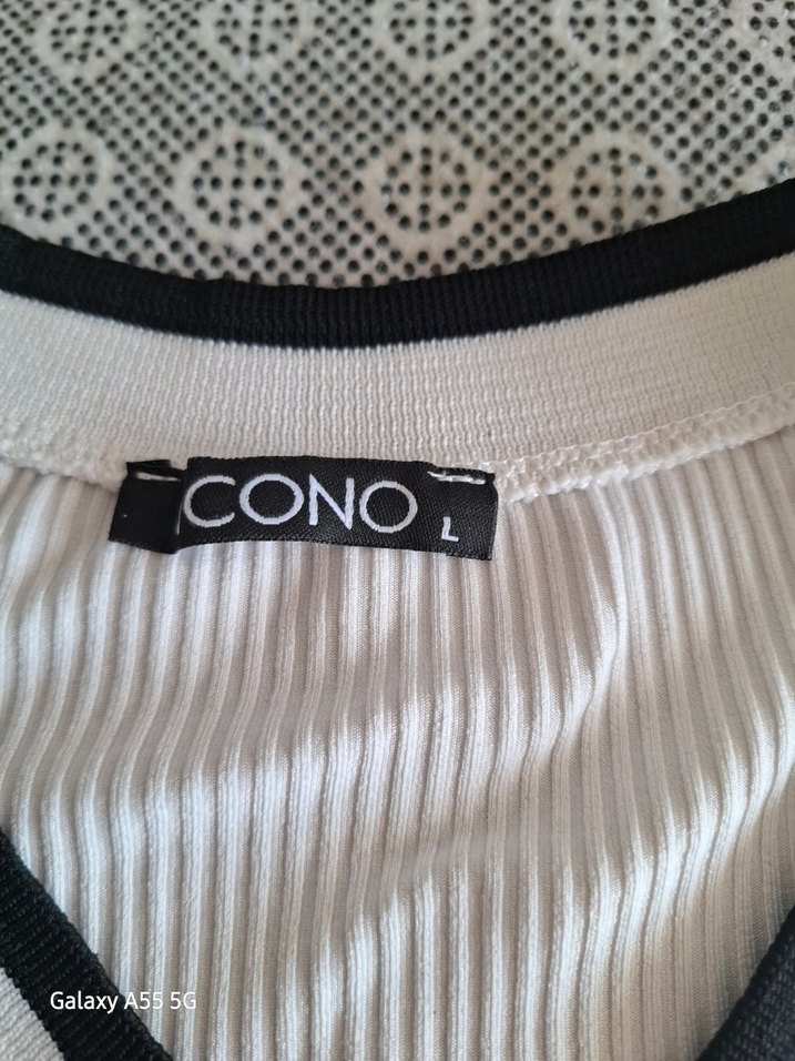 V Yaka Kısa Kollu Beyaz Kadın Tişört - Görsel 3