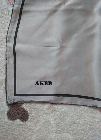 Aker eşarp 