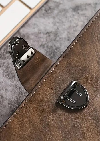 Kahverengi tokalı portföy el çantası. - Görsel 5