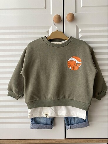 Sweat Shırt ve kot pantolon takım