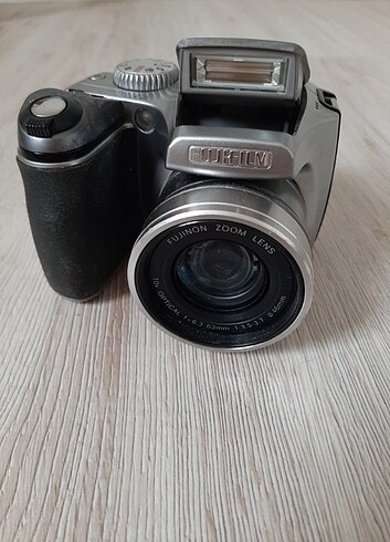 FUJIFILM FİNEPİX S5700 