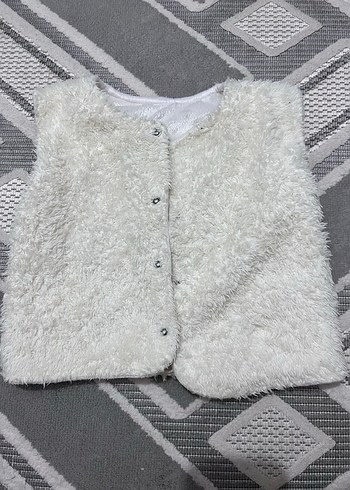 Düğmeli Kız Çocuk Beyaz Nakışlı Yelek - Görsel 2