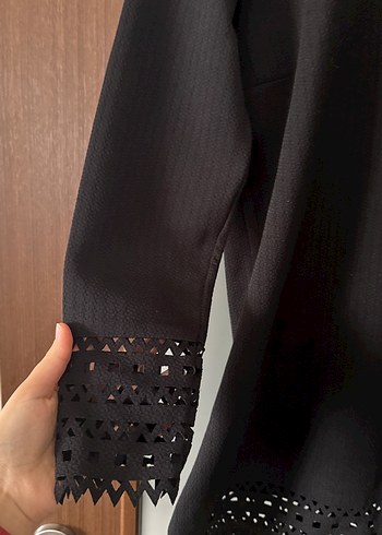 Uzun Kollu Siyah Nakışlı Tunik - Görsel 2