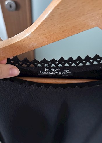 Uzun Kollu Siyah Nakışlı Tunik - Görsel 3