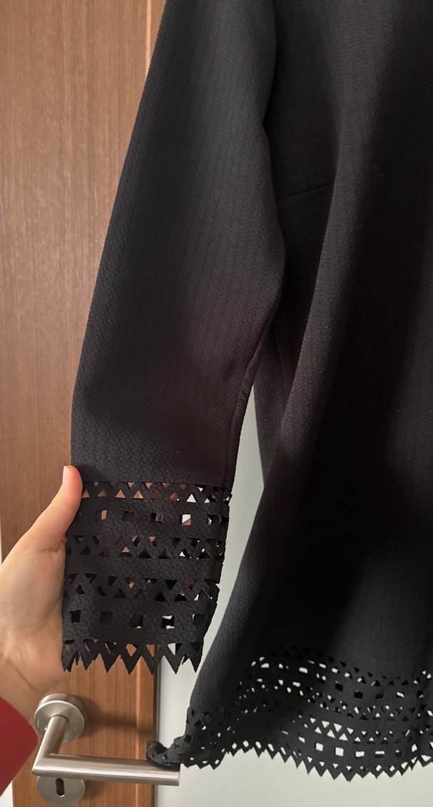 Uzun Kollu Siyah Nakışlı Tunik - Görsel 2