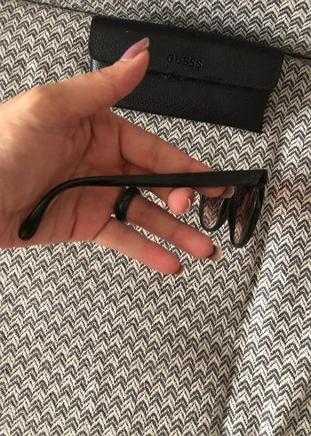 Guess Kahverengi Retro Kadın Güneş Gözlüğü ve Fermuarlı Kılıf - Görsel 3