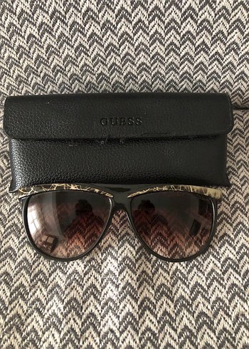 Guess Kahverengi Retro Kadın Güneş Gözlüğü ve Fermuarlı Kılıf - Görsel 2