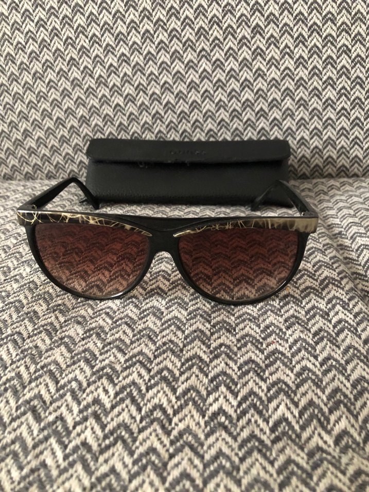 Guess Kahverengi Retro Kadın Güneş Gözlüğü ve Fermuarlı Kılıf - Görsel 4