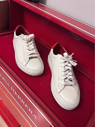 37 Beden beyaz Renk Givenchy paris