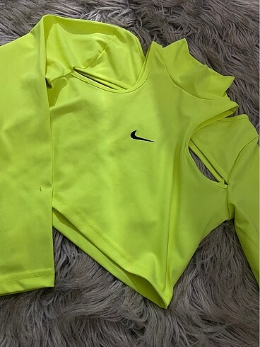 Nike crop