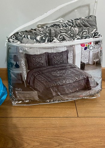 Gri İşlemeli Yatak Örtüsü - Görsel 2