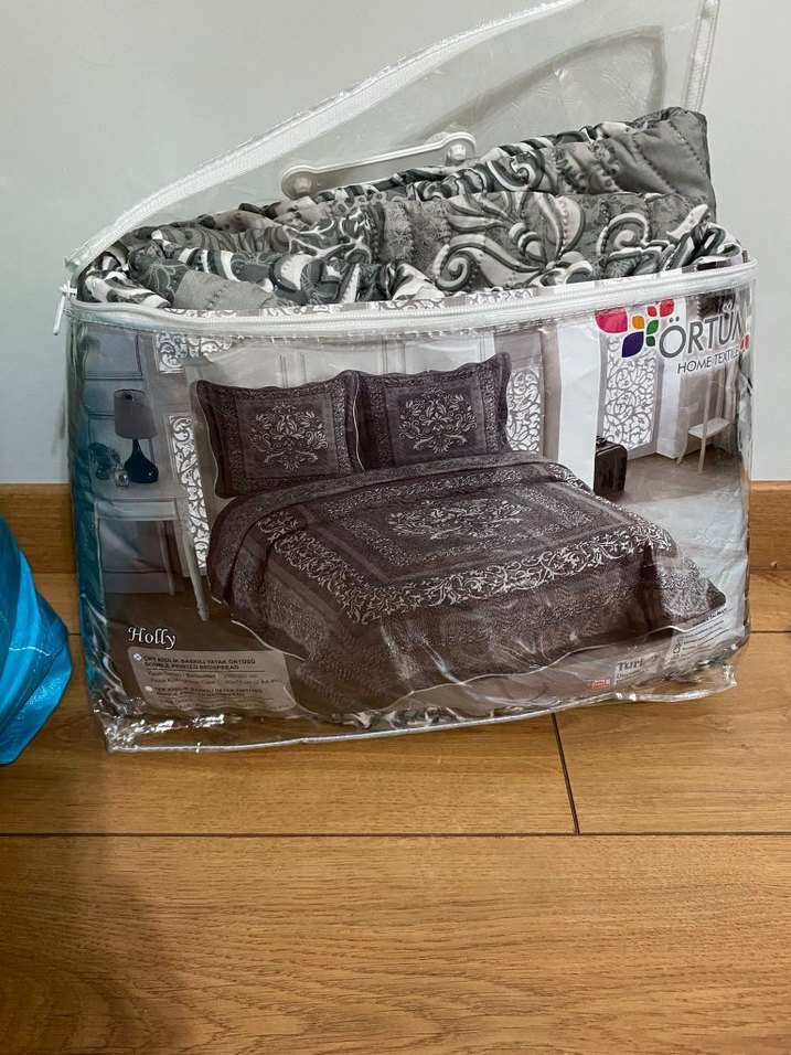 Gri İşlemeli Yatak Örtüsü - Görsel 2