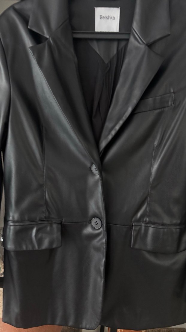 Bershka Kadın Siyah Deri Ceket, Düğmeli, Normal Boy - Görsel 2