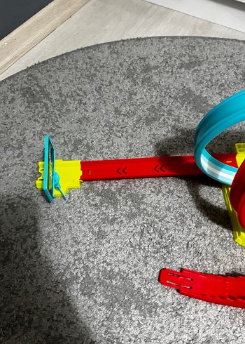 Renkli Hot Wheels Yarış Seti - Görsel 3