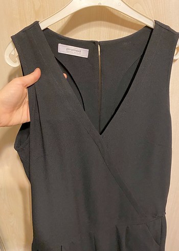 Siyah V Yaka Kolsuz Kadın Tulum - Görsel 3