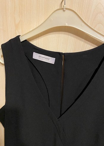 Siyah V Yaka Kolsuz Kadın Tulum - Görsel 2