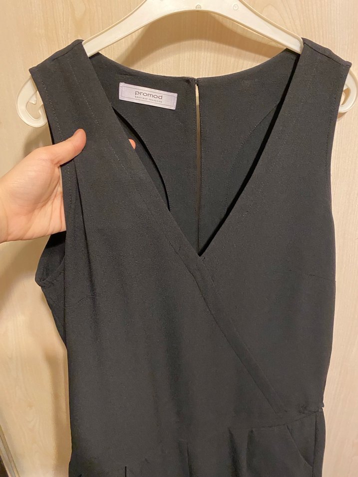 Siyah V Yaka Kolsuz Kadın Tulum - Görsel 3