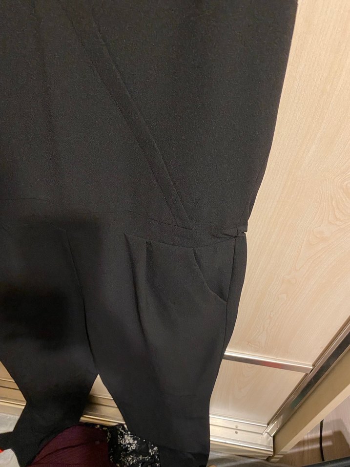 Siyah V Yaka Kolsuz Kadın Tulum - Görsel 4