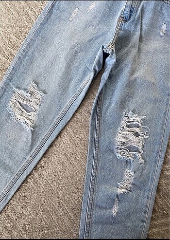 Stradivarius Yirtik Jean