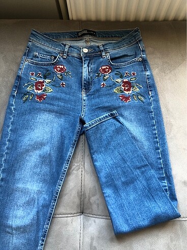 26 Beden Nakışlı kot pantolon