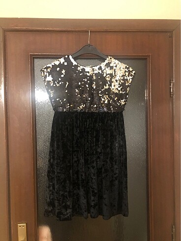 Benetton payetli siyah 8-9 yaş elbise