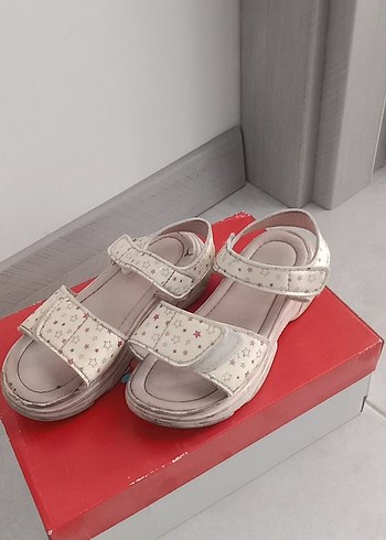 Kız Çocuk Beyaz Cırt Cırtlı Dolgu Topuklu Sandalet