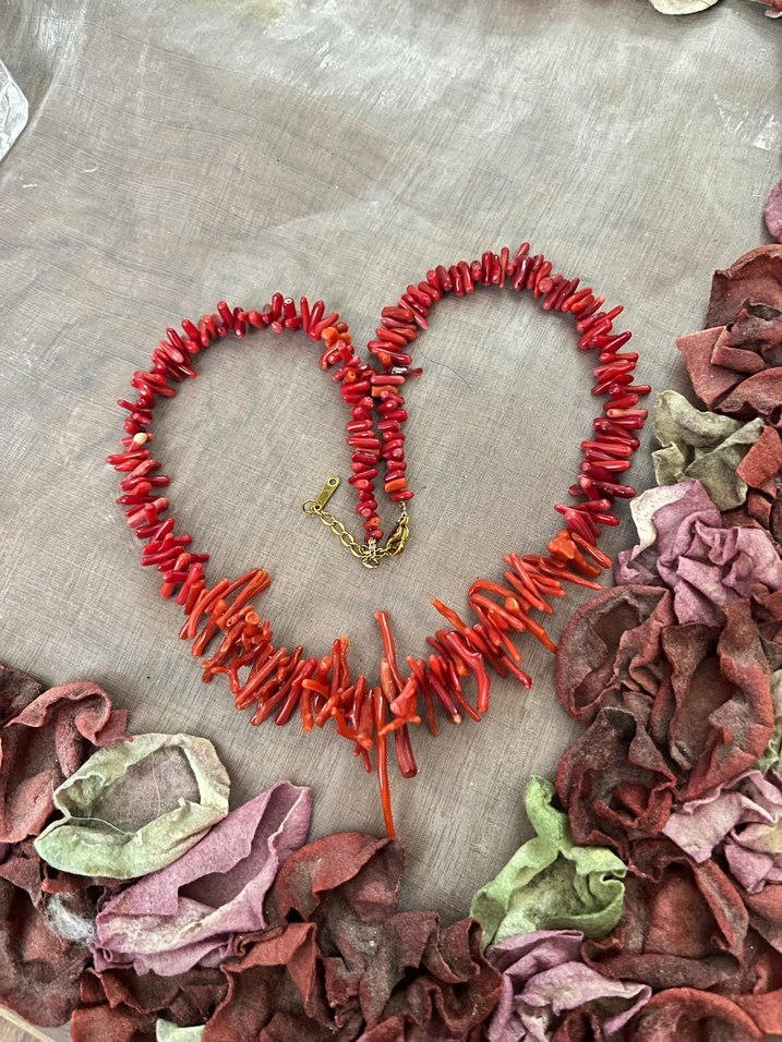 Uzun Kırmızı Boncuklu Bohem Kolye - Görsel 2
