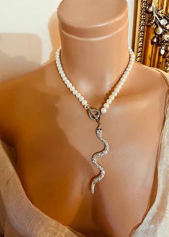 Beyaz Boncuklu Yılan Figürlü Midi Kolye - Görsel 3