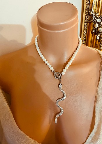 Beyaz Boncuklu Yılan Figürlü Midi Kolye - Görsel 4