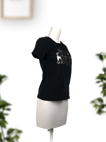 LC Waikiki LC Waikiki T-shirt %70 İndirimli.