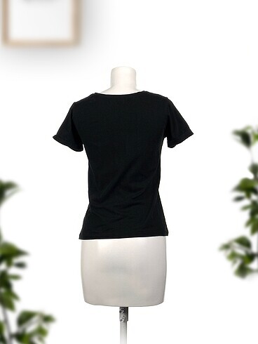 s Beden LC Waikiki T-shirt %70 İndirimli.