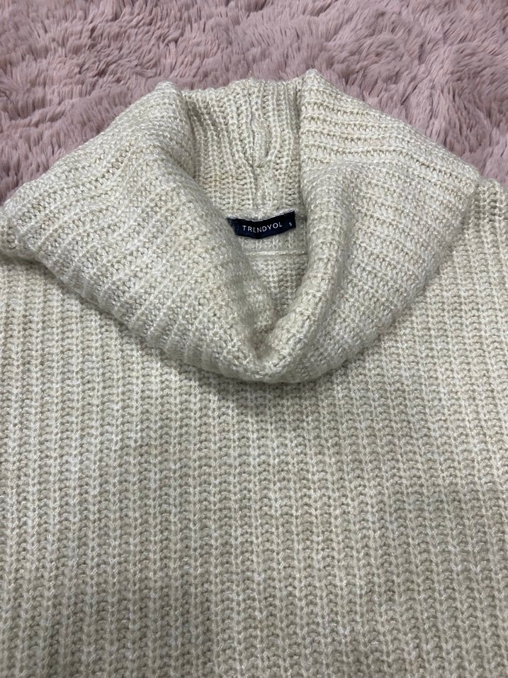 Gri Boğazlı Örgü Kolsuz Kadın Süveter - Görsel 2