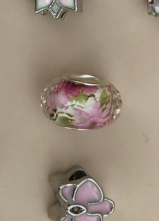 Pandora Pandora çiçekli charm 