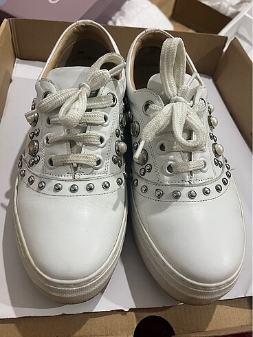 Elle Beyaz İncili Deri Sneaker