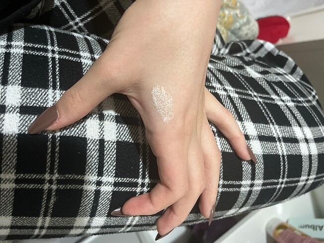  Beden sheglam highlighter
