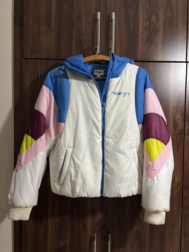 Beyaz renkli kapüşonlu kaban - Görsel 2