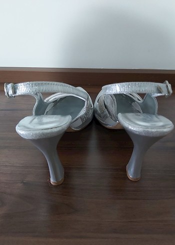 Gri Yılan Desenli Metal Stiletto Kadın Ayakkabı - Görsel 5