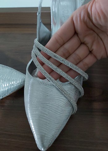 Gri Yılan Desenli Metal Stiletto Kadın Ayakkabı - Görsel 2