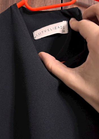 Siyah Yüksek Yakalı Kolsuz Mini Elbise - Görsel 2