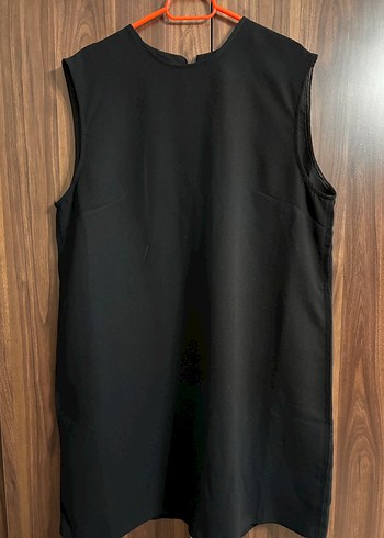 Siyah Yüksek Yakalı Kolsuz Mini Elbise - Görsel 3