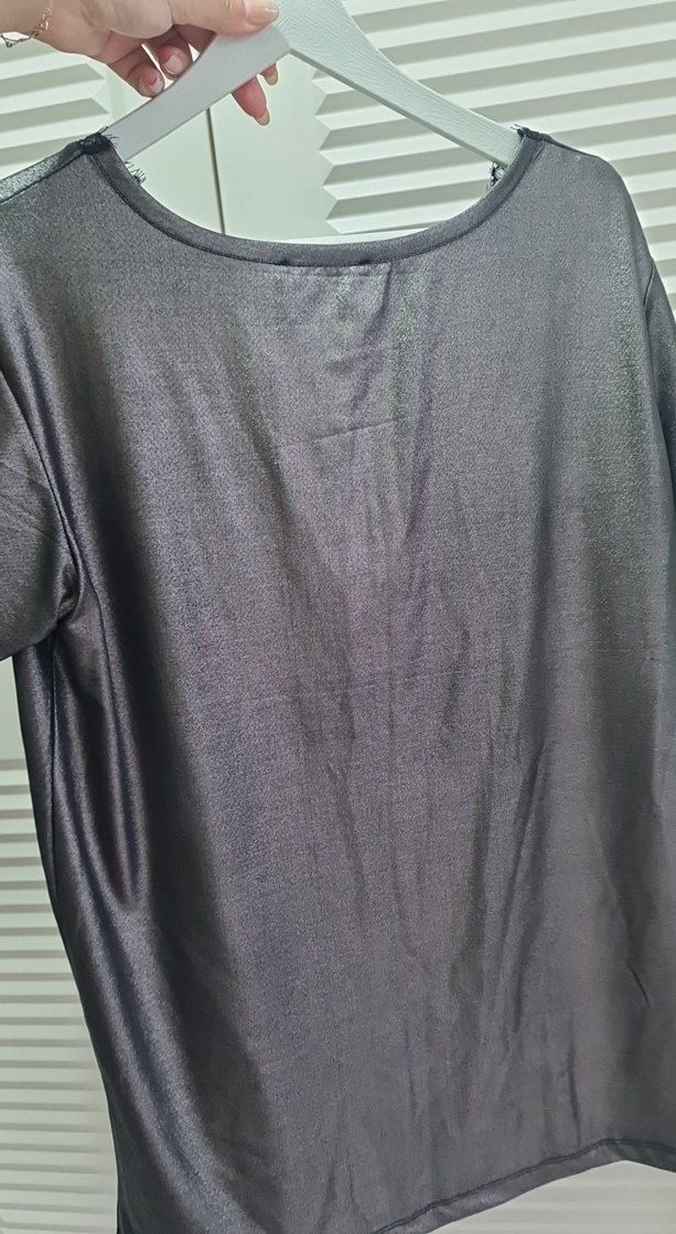 Gri V Yaka Kısa Kollu Salaş Bluz - Görsel 3