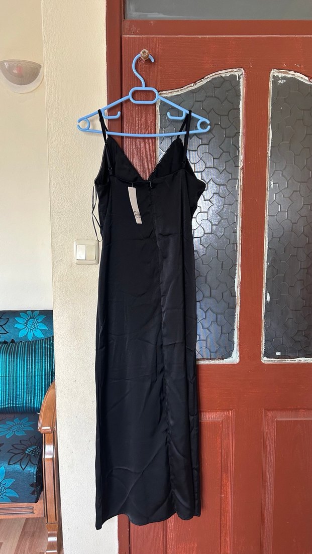 Siyah, Askılı, Dökümlü Uzun Kadın Elbise - Görsel 2